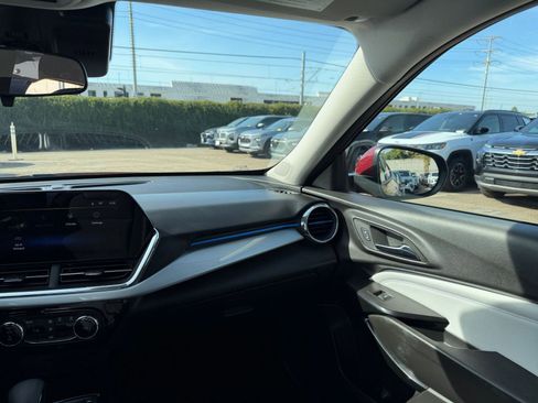 Used 2025 Chevrolet Trax LT image 33