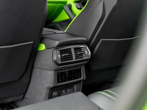 Used 2025 Lamborghini Urus SE image 42