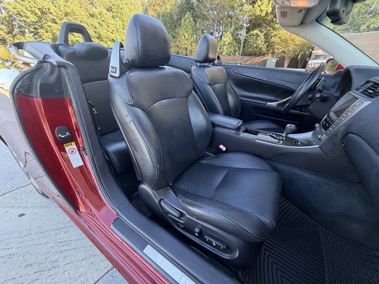 Used 2010 Lexus IS 250C w/ Luxury Pkg RWD image 8