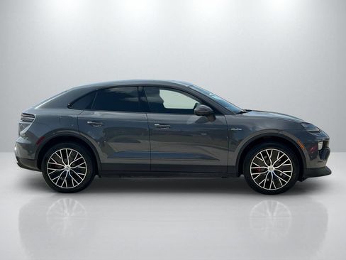Used 2025 Porsche Macan 4S Electric AWD/4WD image 4