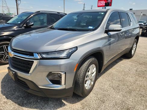 Used 2023 Chevrolet Traverse LS w/ Safety Package FWD image 3