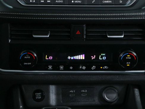 Used 2024 Nissan Rogue SV FWD image 20
