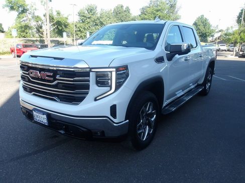 Used 2023 GMC Sierra 1500 SLT w/ SLT Premium Package image 4