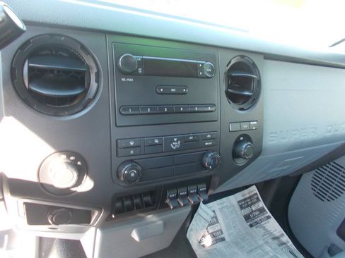 Used 2011 Ford F550 4x4 Regular Cab Super Duty w/ Payload Upgrade Pkg image 13