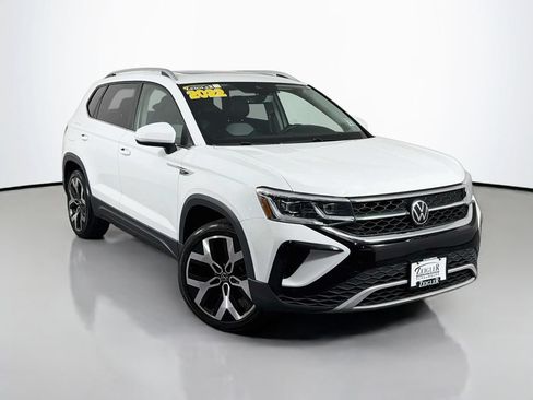 Used 2022 Volkswagen Taos SEL w/ Panoramic Sunroof Package AWD/4WD image 3