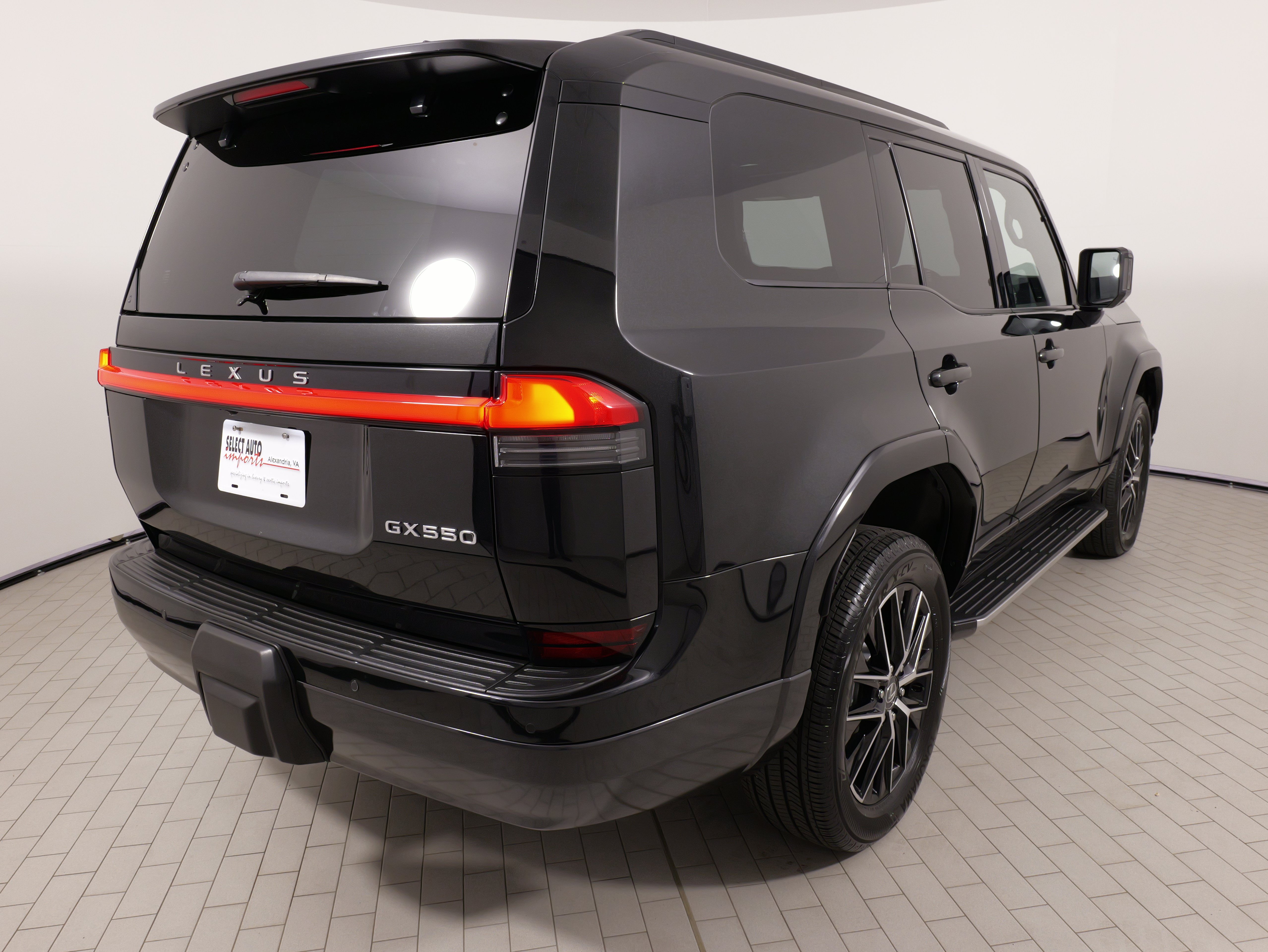 Used 2024 Lexus GX 550 w/ Accessory Package (2T) AWD/4WD image 12