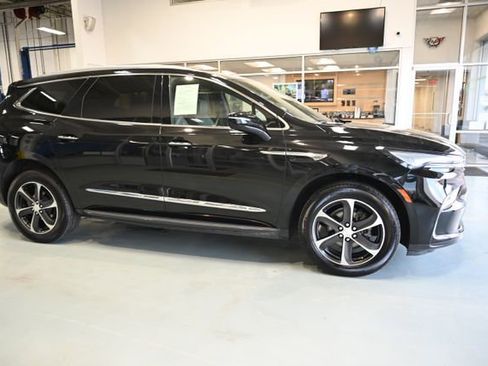 Used 2023 Buick Enclave Essence w/ LPO, Touring Package image 4