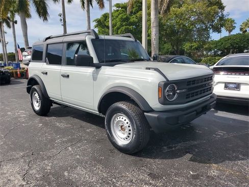 Used 2022 Ford Bronco 4-Door image 2