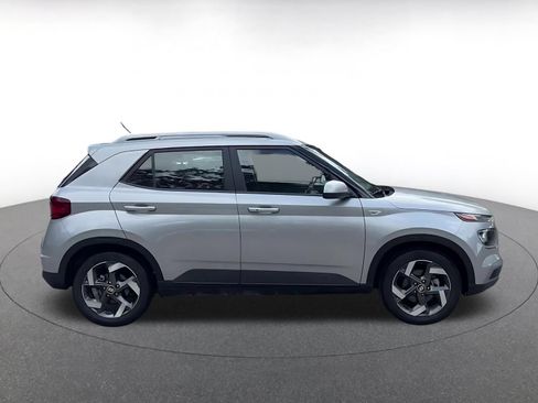 Used 2026 Hyundai Venue SEL FWD image 15