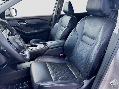 Used 2021 Nissan Rogue Platinum image 24