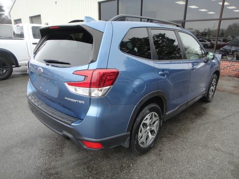 Used 2019 Subaru Forester Premium w/ All-Weather Package AWD/4WD image 6