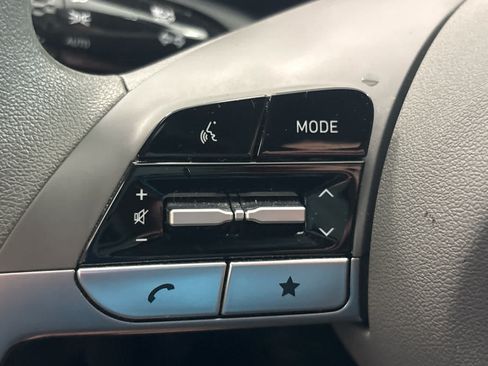 Used 2024 Hyundai Elantra SE FWD image 29