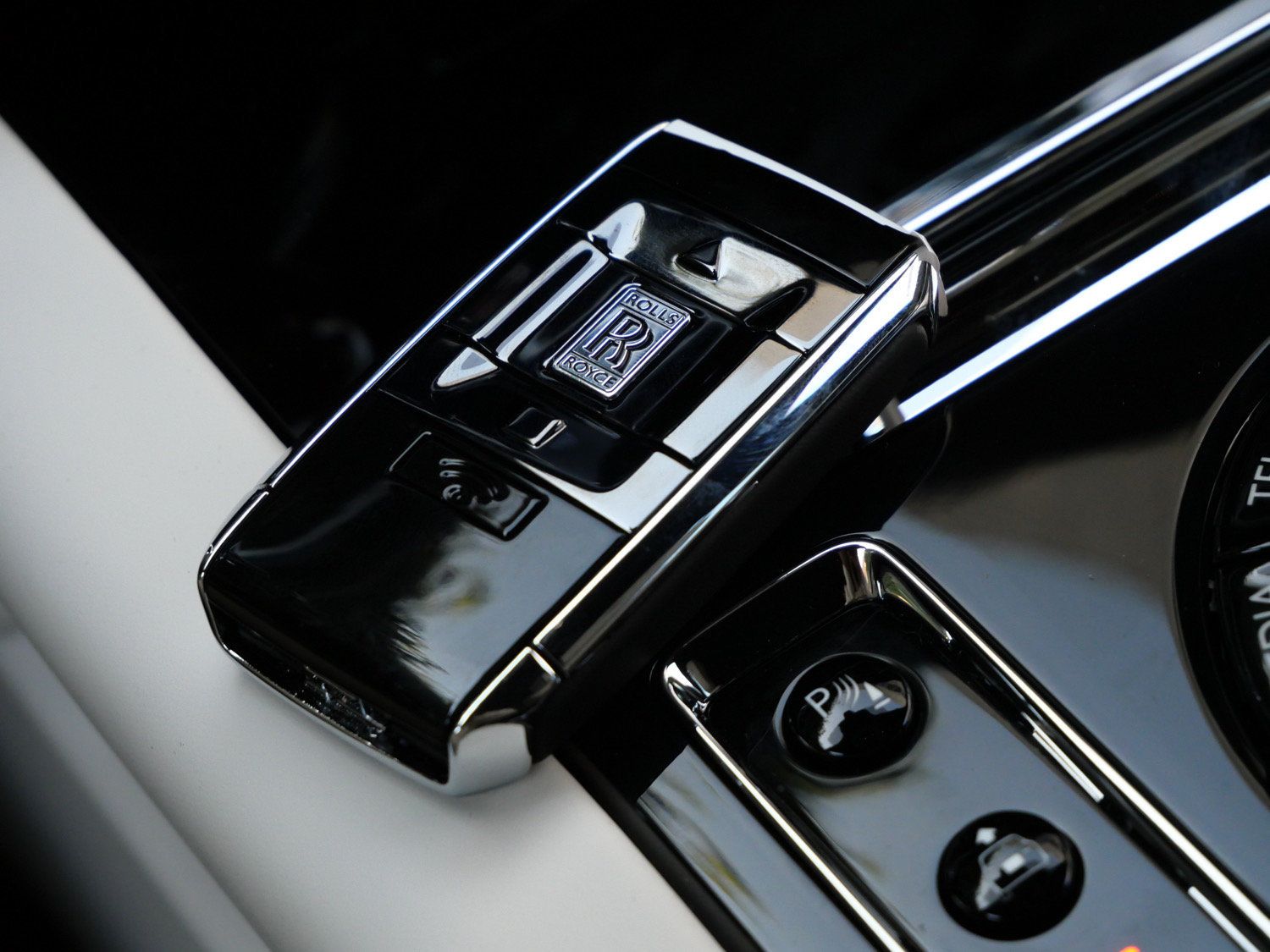 Certified 2025 Rolls-Royce Cullinan AWD/4WD image 29