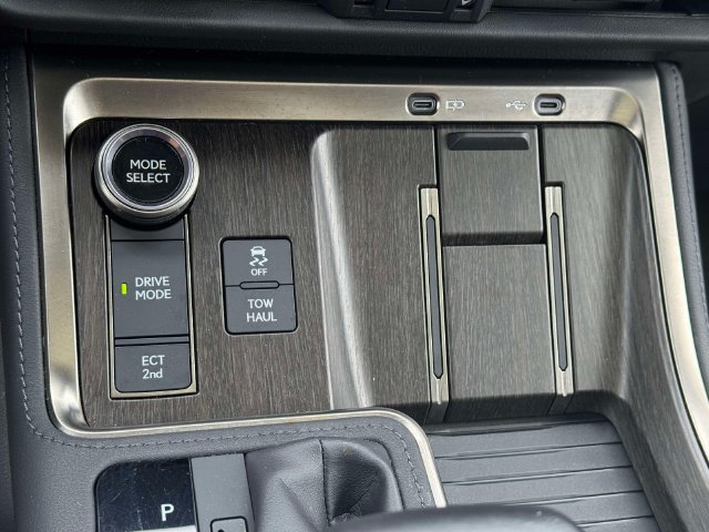 Used 2024 Lexus GX 550 w/ Accessory Package (2T) AWD/4WD image 37