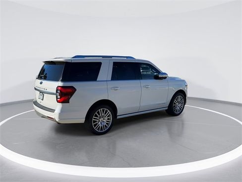 Used 2023 Ford Expedition Platinum image 7