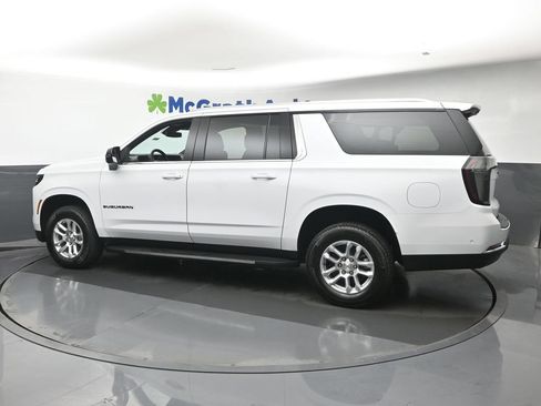 New 2026 Chevrolet Suburban LT w/ Comfort Package AWD/4WD image 31
