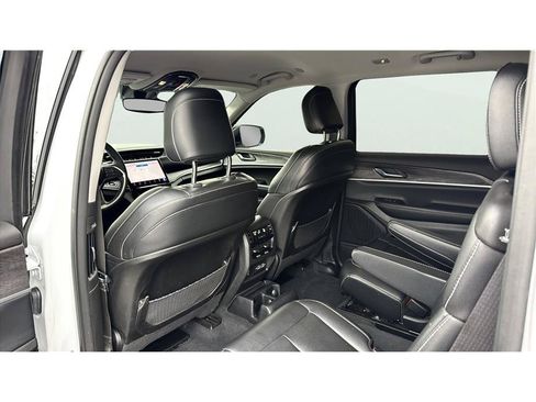 Used 2023 Jeep Grand Cherokee L Limited AWD/4WD image 13