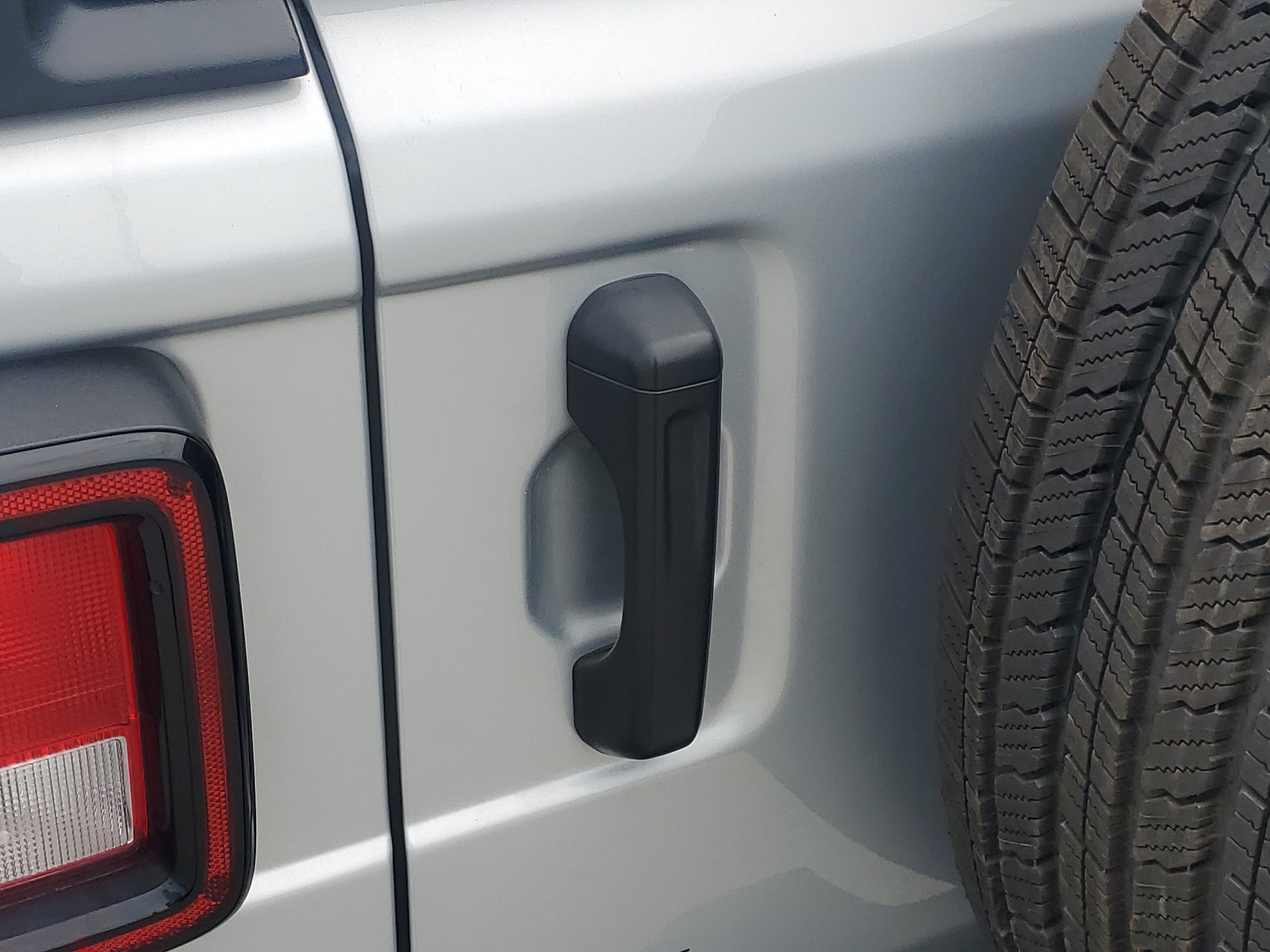 Used 2022 Jeep Wrangler Sport AWD/4WD image 12