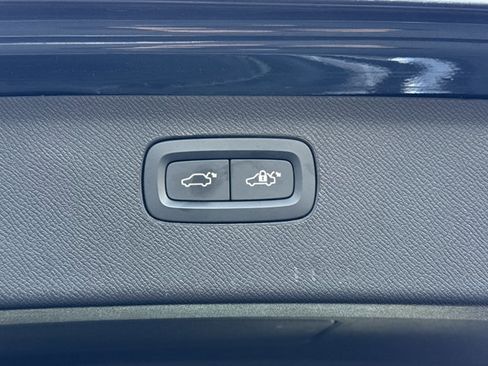Used 2025 Volvo XC90 T8 Ultra w/ Protection Package Premier AWD/4WD image 12