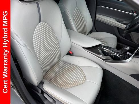 Used 2022 Toyota Camry SE FWD image 11