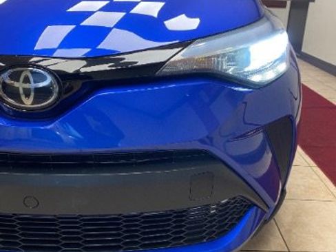 Used 2020 Toyota C-HR XLE image 12