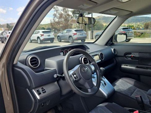 Used 2011 Scion xB FWD image 10