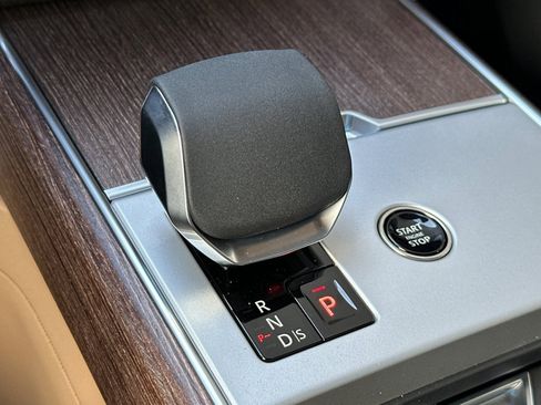 New 2026 Land Rover Range Rover Long Wheelbase SE image 21