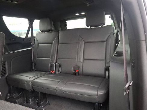 Used 2022 Chevrolet Suburban LT w/ LT Signature Plus Package AWD/4WD image 12
