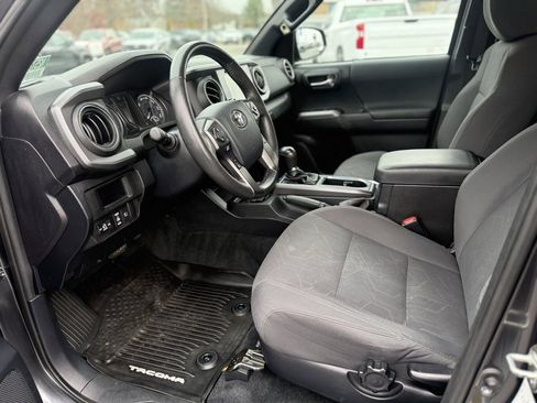Used 2018 Toyota Tacoma TRD Off-Road image 15