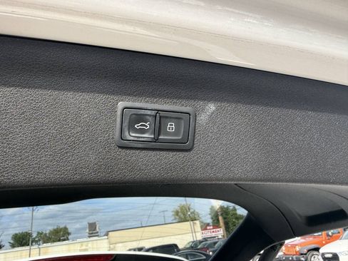 Used 2018 Audi Q3 2.0T Premium Plus w/ Premium Plus Package AWD/4WD image 12