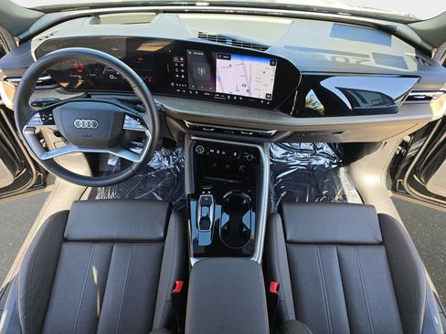 Certified 2025 Audi Q5 Premium Plus w/ Premium Plus AWD/4WD image 9