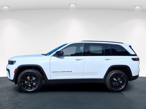 New 2026 Jeep Grand Cherokee Altitude AWD/4WD image 5
