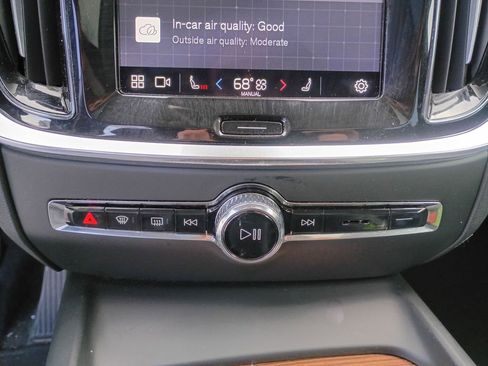 Used 2025 Volvo V60 B5 Cross Country Plus image 18