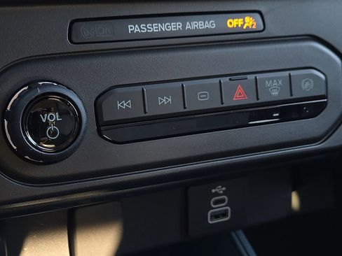 New 2025 Ford Maverick XLT w/ XLT Luxury Package image 14