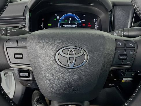Used 2025 Toyota Camry SE FWD image 16