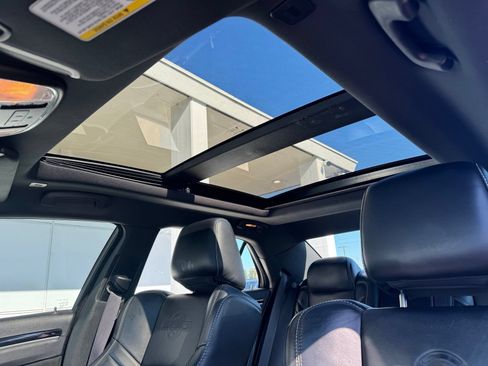 Used 2023 Chrysler 300 C RWD image 12