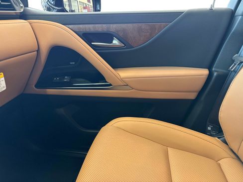 New 2026 Lexus LX 600 4WD w/ Luxury Package image 24