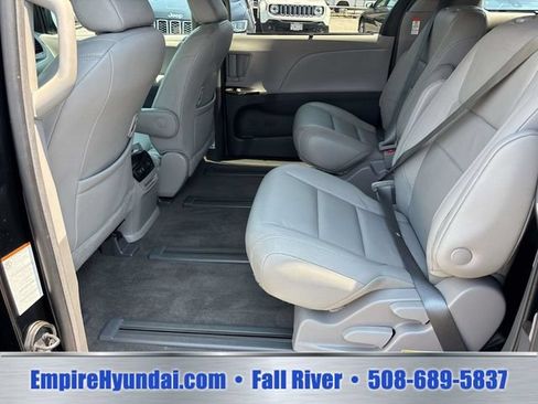 Used 2018 Toyota Sienna XLE w/ XLE Navigation Package AWD/4WD image 9
