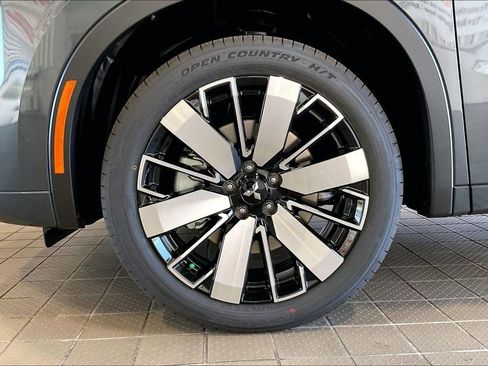 New 2026 Mitsubishi Outlander SEL FWD image 12