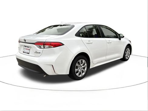 Used 2024 Toyota Corolla LE image 5