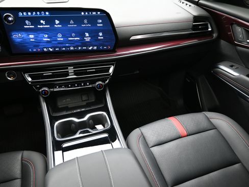 Used 2024 Chevrolet Traverse RS image 37