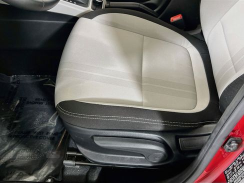 Used 2023 Hyundai Venue SEL FWD image 18