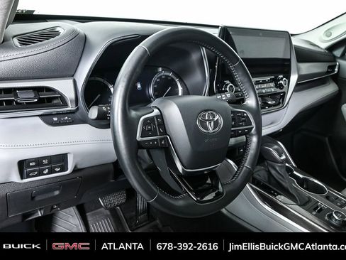 Used 2021 Toyota Highlander Platinum image 4