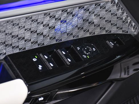 Used 2024 BMW i7 M70 w/ Executive Package AWD/4WD image 10