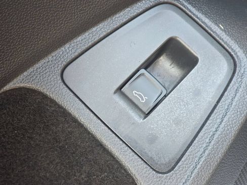 Used 2019 Volkswagen Tiguan SEL FWD image 22