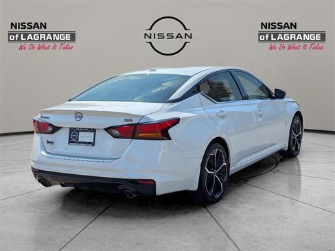 Used 2023 Nissan Altima 2.5 SR w/ SR Premium Package image 5