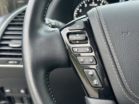 Used 2023 Nissan Armada Platinum image 32