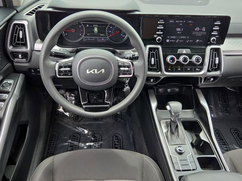Used 2023 Kia Sorento LX FWD image 33