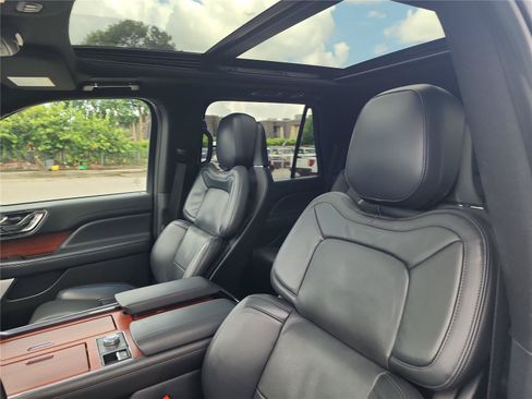 Certified 2024 Lincoln Navigator Reserve AWD/4WD image 13