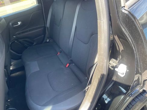 Used 2019 Jeep Renegade Altitude w/ Quick Order Package 2XM FWD image 26